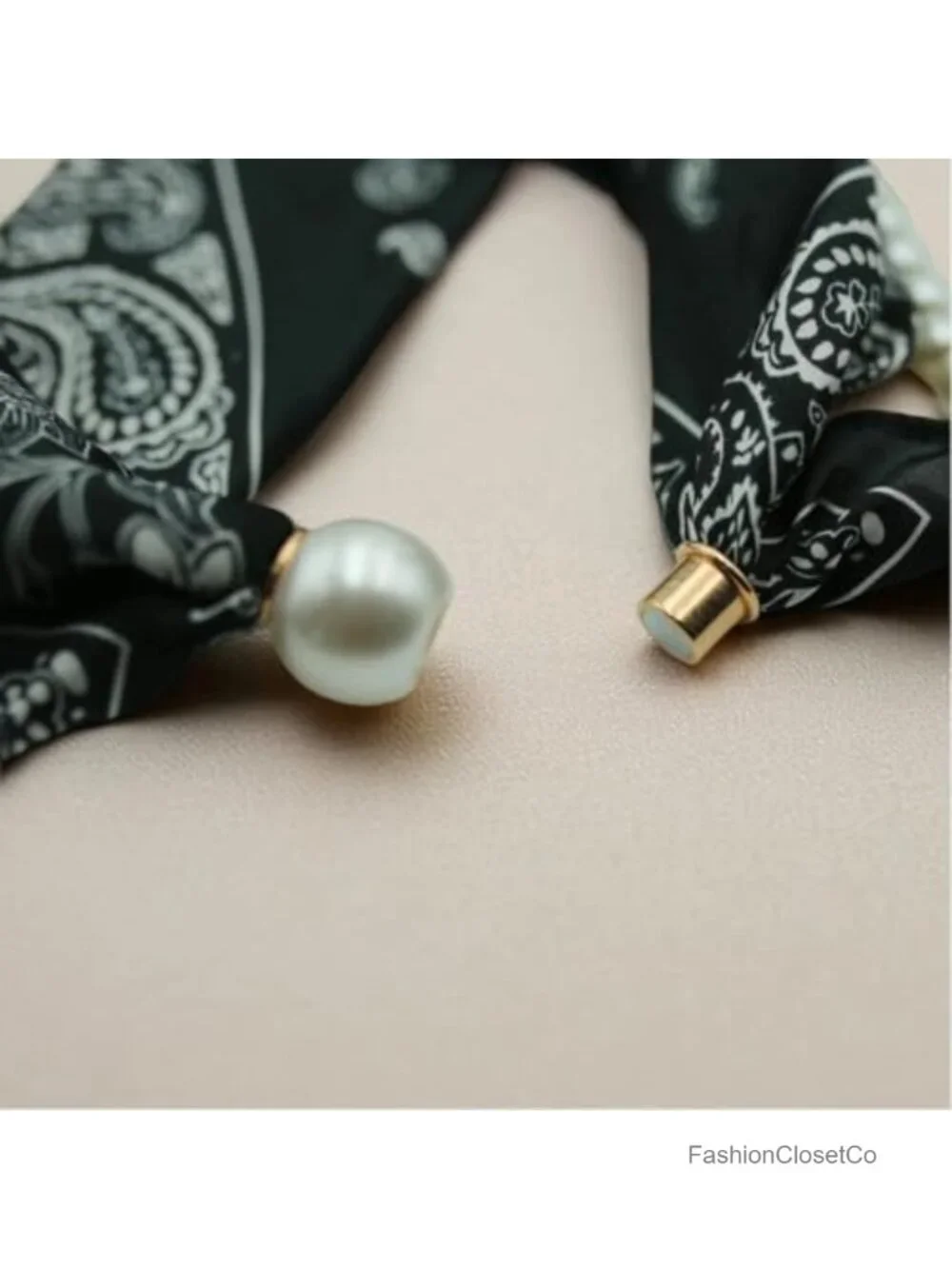 Magnetic Silk Necklace Scarf with Charm Buckle Satin Square Retro Paisley Floral